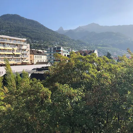 Petit Paradis Riveria * モントルー