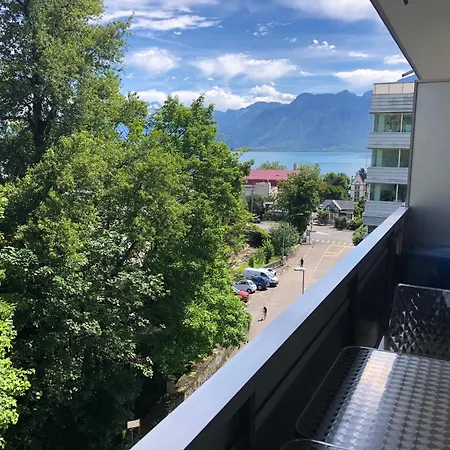 アパート Petit Paradis Riveria モントルー